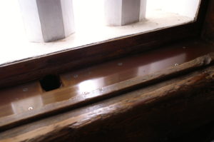姫路城　西の丸の縦格子は8角形　鉄板で補強されています。
