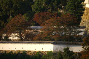 姫路城　鉄砲狭間１　に弓１