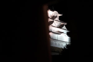 姫路城　西の丸の狭間から見たライトアップ