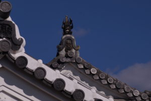 鬼門の桃の鬼瓦